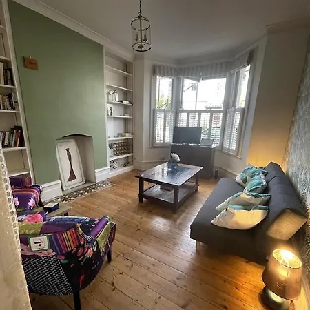 Апартаменты Beautiful Ground Floor Garden Flat Лондон Экстерьер фото
